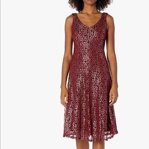 Gabby Skye Women's V-Neck Sleeveless Floral Print Glitter Lace A-line Dress